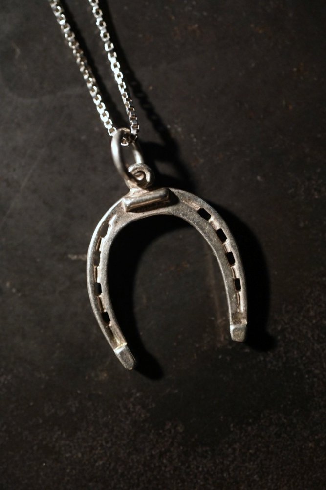 Vintage silver horse shoe necklace