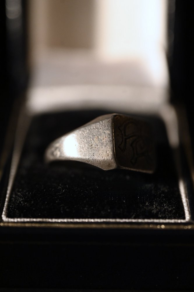 Mid 20th signet ring