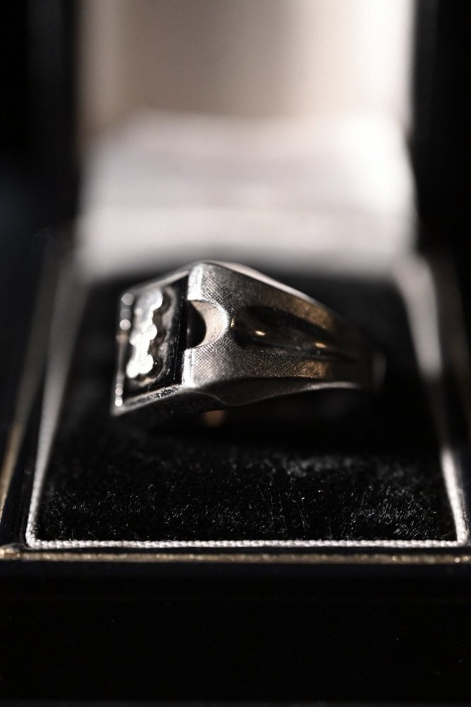 us ~1960's silver  onyx Initial ring