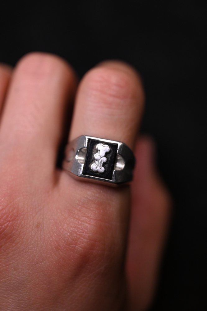 us ~1960's silver  onyx Initial ring