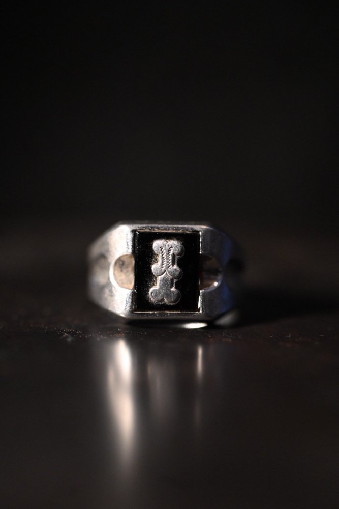 us ~1960's silver  onyx Initial ring