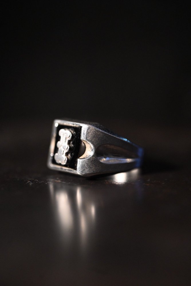 us ~1960's silver  onyx Initial ring