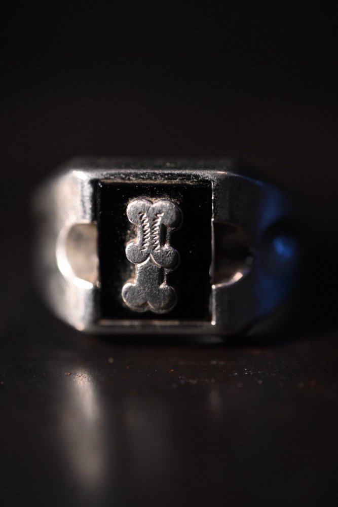 us ~1960's silver  onyx Initial ring