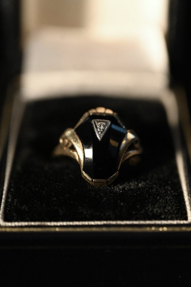 Mid 20th 10K  onyx art deco ring