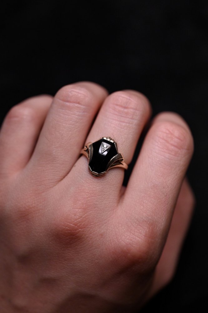 Mid 20th 10K  onyx art deco ring