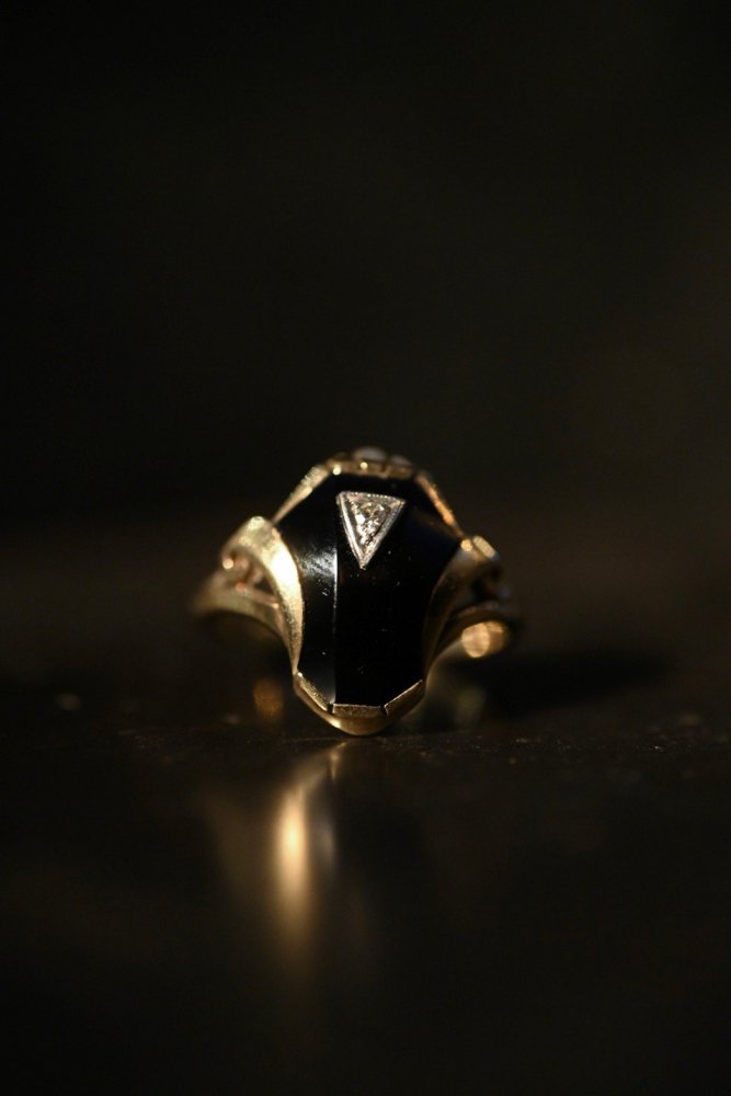 Mid 20th 10K  onyx art deco ring