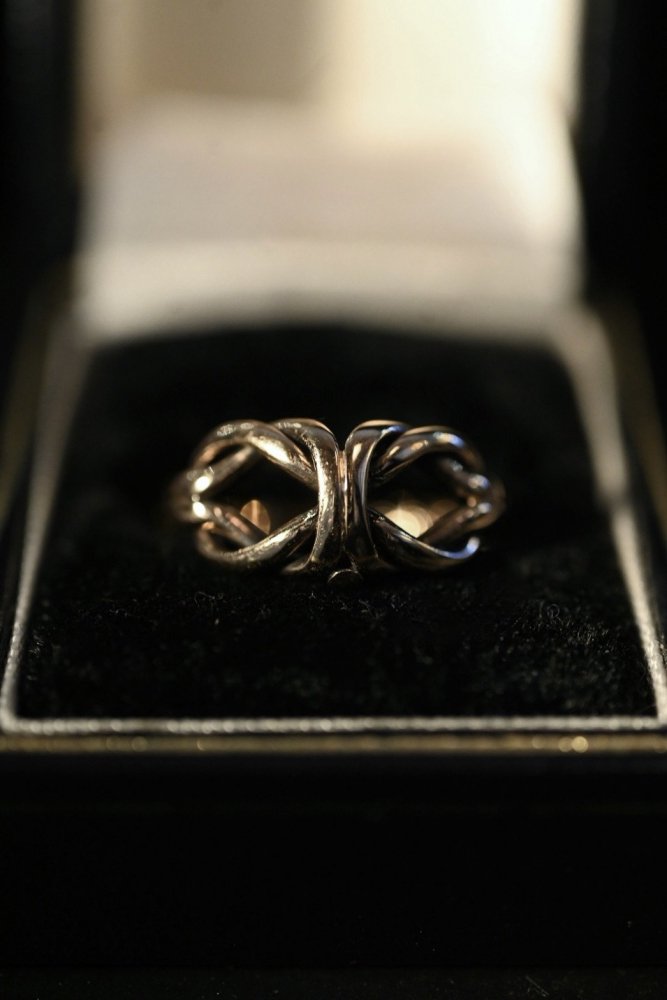 British 1900's 9ct gold knot ring