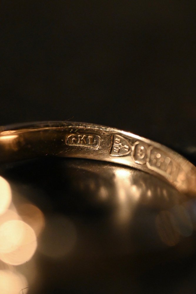 British 1900's 9ct gold knot ring