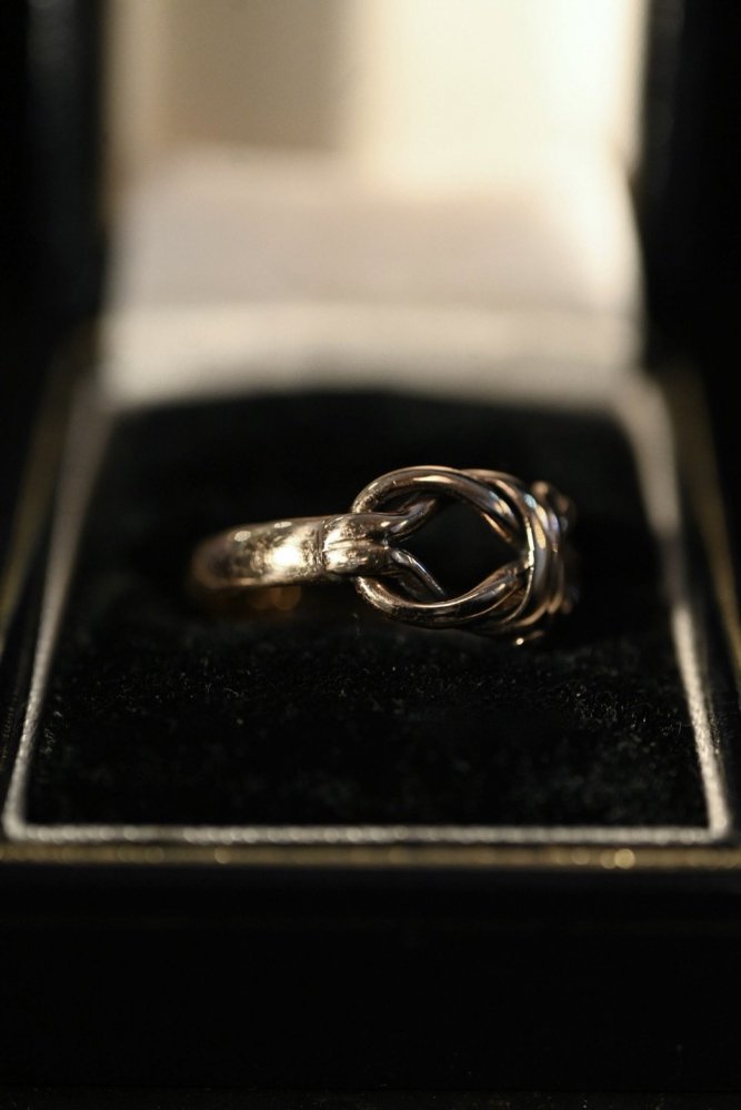 British 1900's 9ct gold knot ring