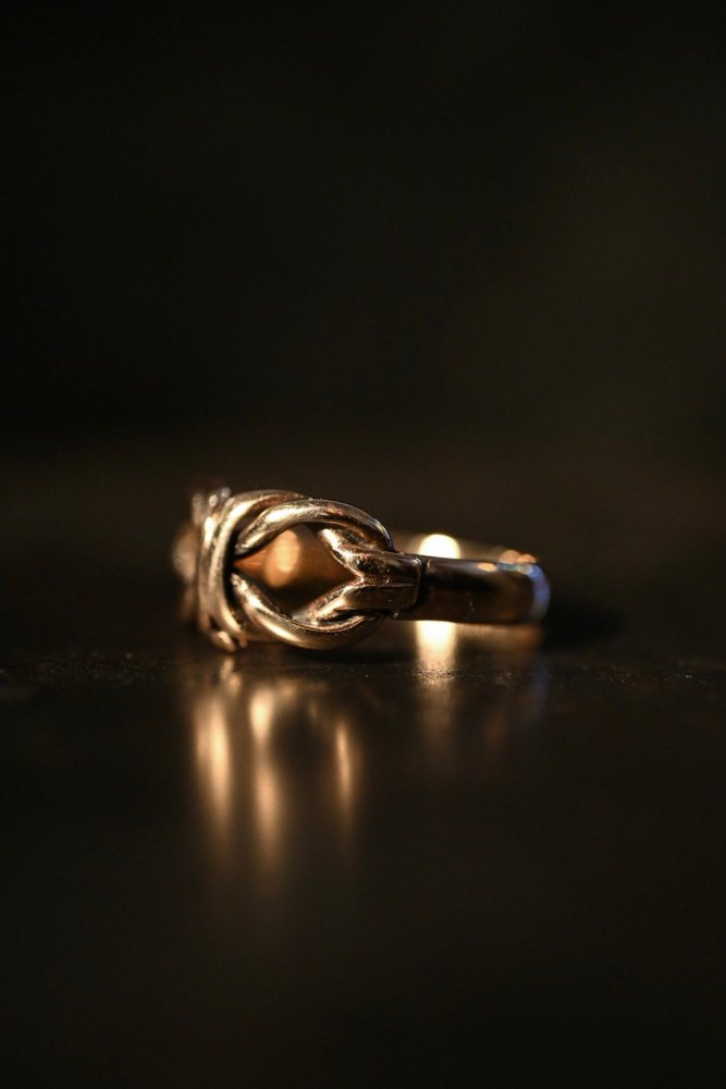 British 1900's 9ct gold knot ring