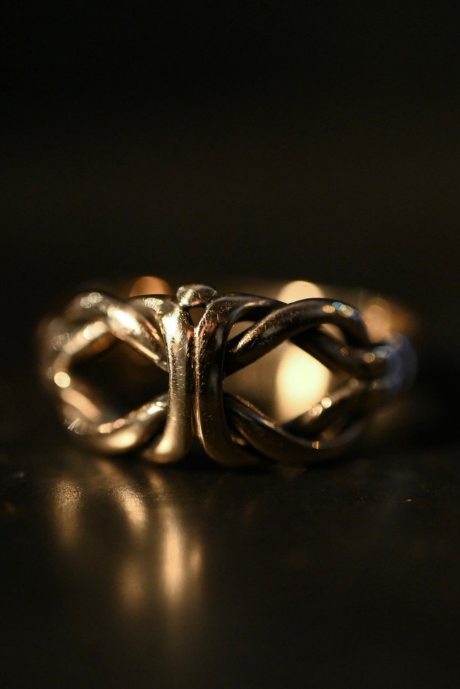 British 1900's 9ct gold knot ring