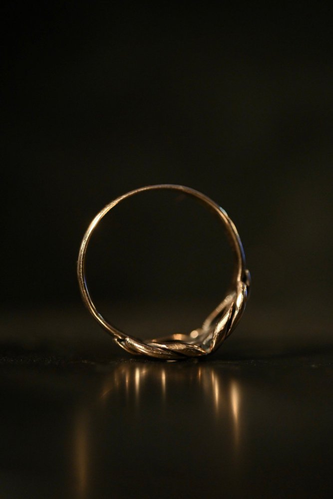 British 1900's 9ct gold knot ring