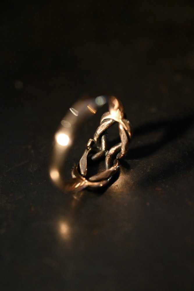 British 1900's 9ct gold knot ring