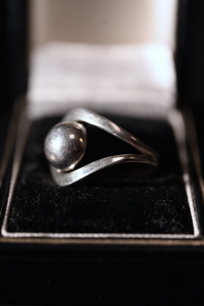 Vintage modern design silver ring