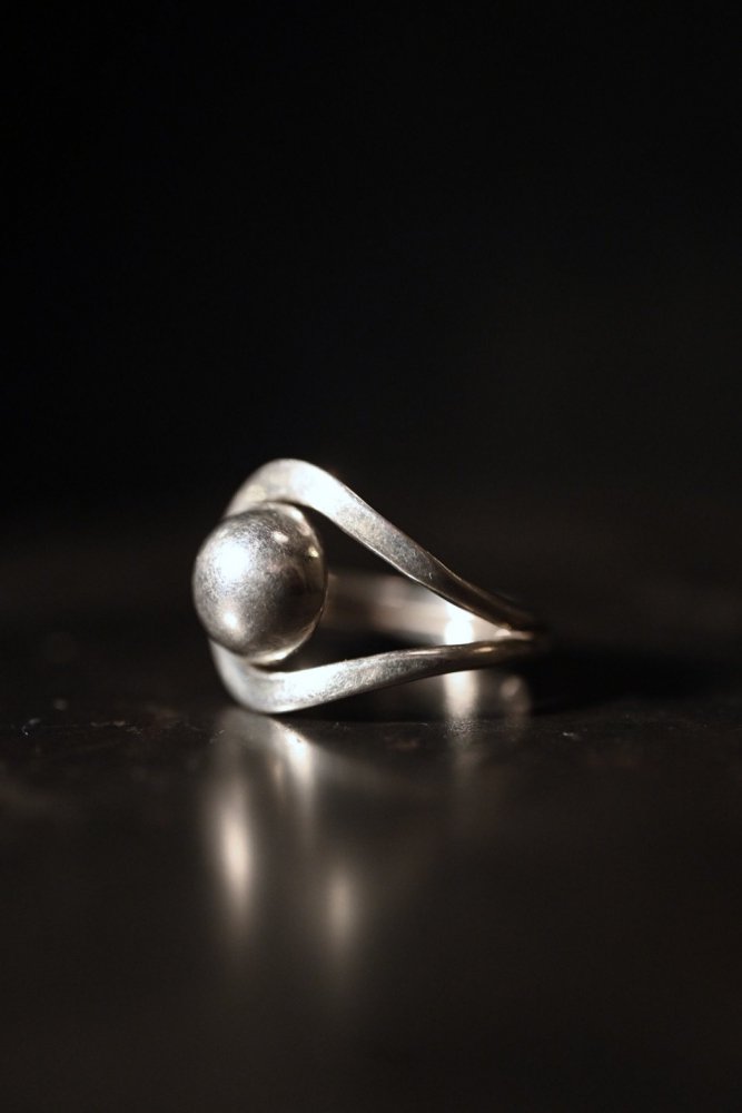 Vintage modern design silver ring