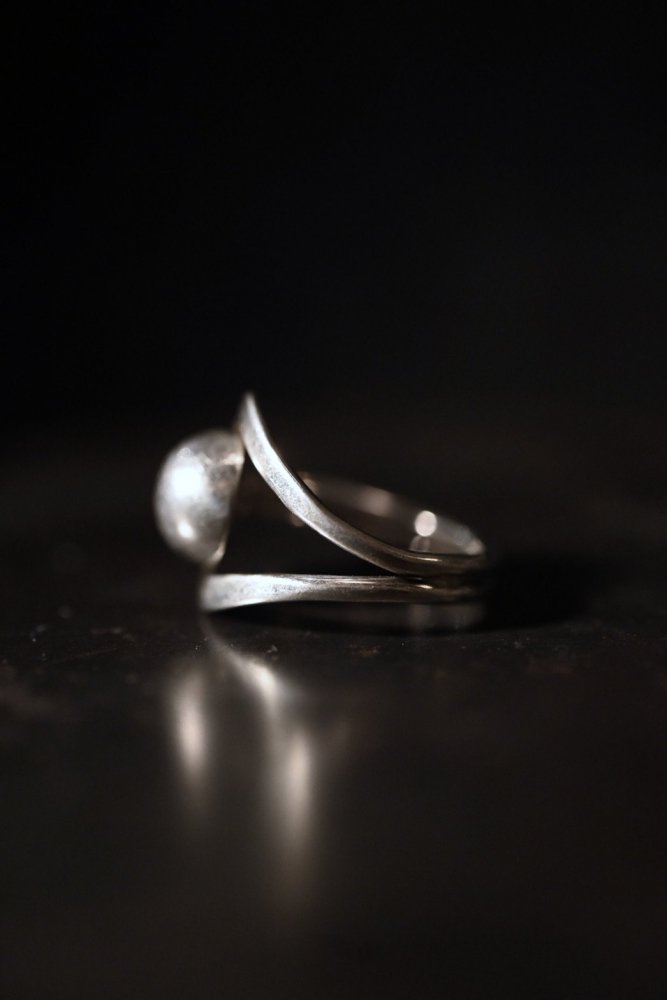 Vintage modern design silver ring