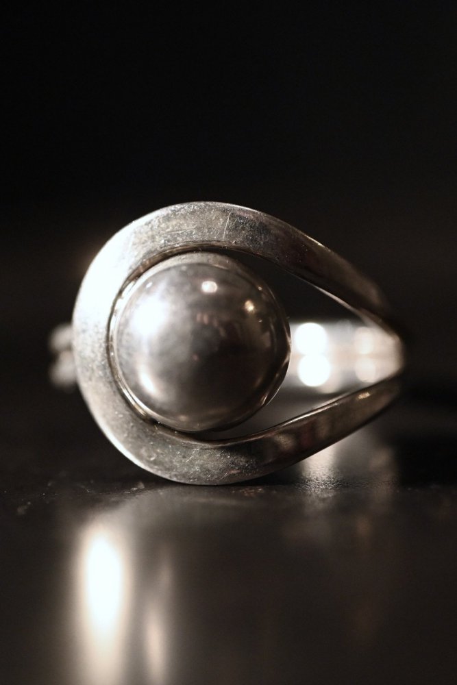 Vintage modern design silver ring