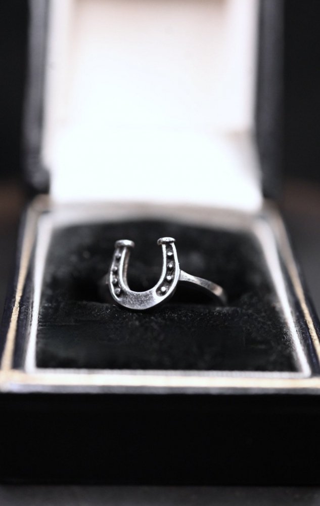 Vintage horse shoe silver ring