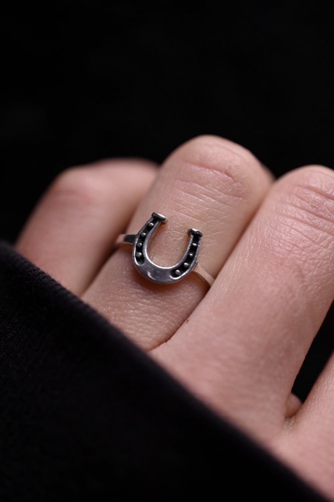 Vintage horse shoe silver ring