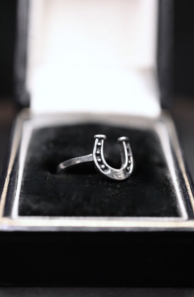 Vintage horse shoe silver ring