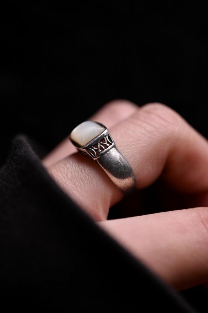 Vintage silver  shell ring