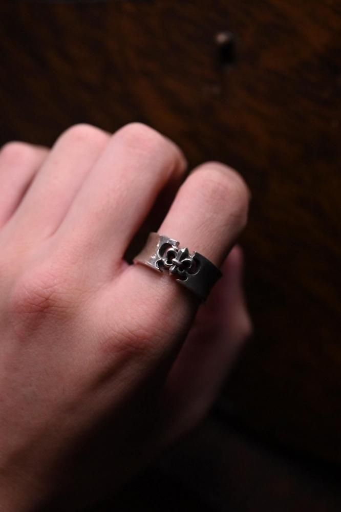 Vintage silver fleur de lis ring