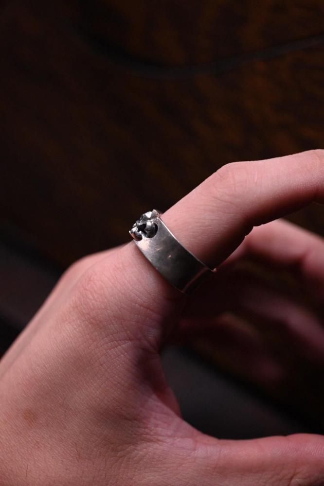 Vintage silver fleur de lis ring
