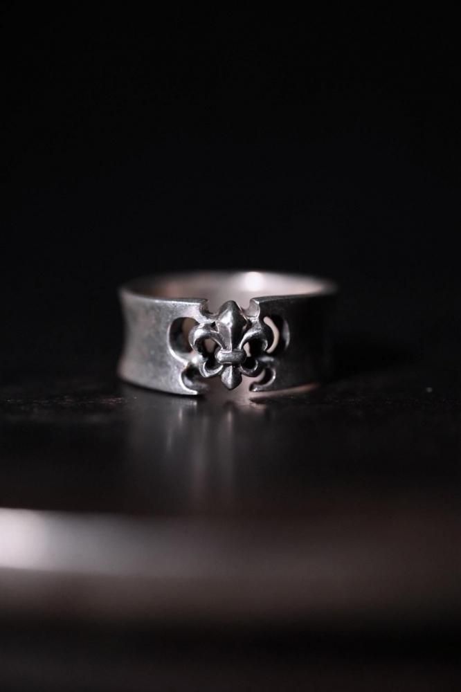 Vintage silver fleur de lis ring