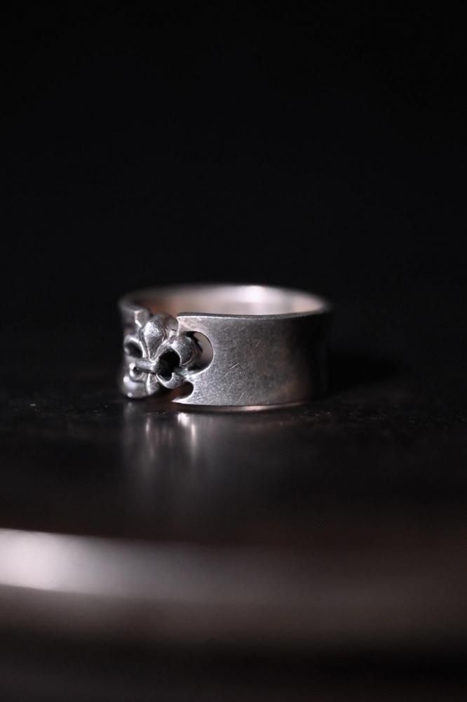 Vintage silver fleur de lis ring