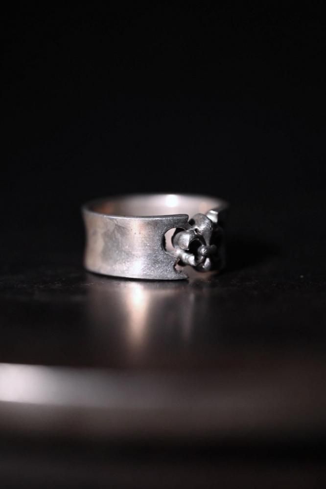 Vintage silver fleur de lis ring