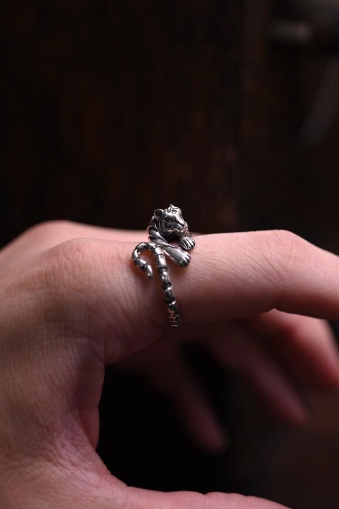 Vintage tiger silver ring