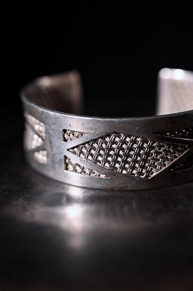 Vintage modern design silver bangle