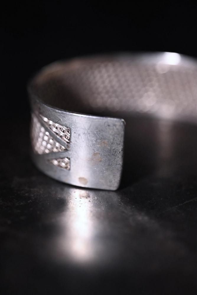 Vintage modern design silver bangle