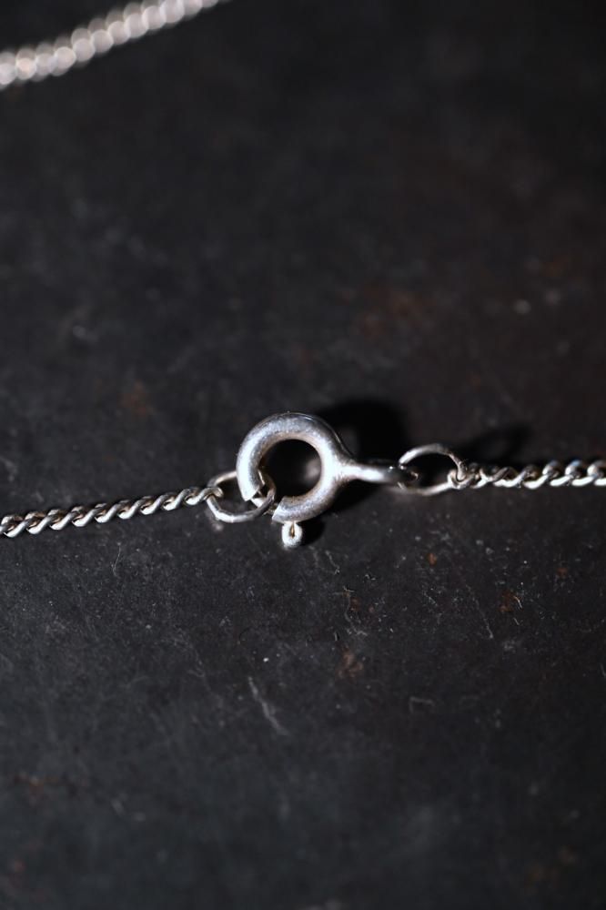 Vintage fleur de lis silver necklace