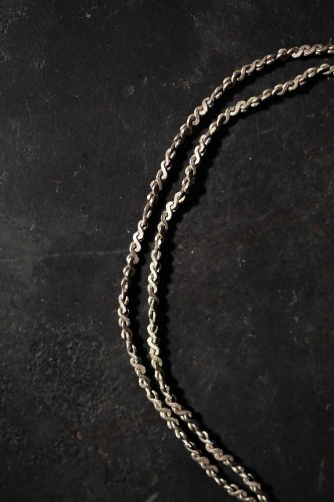 Vintage fleur de lis silver necklace