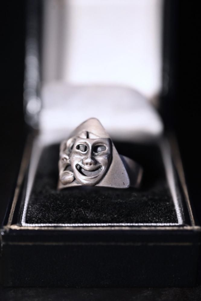 Vintage silver two face ring 18