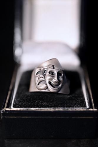 Vintage silver two face ring 18