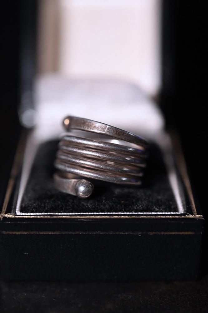 Vintage spring design silver ring