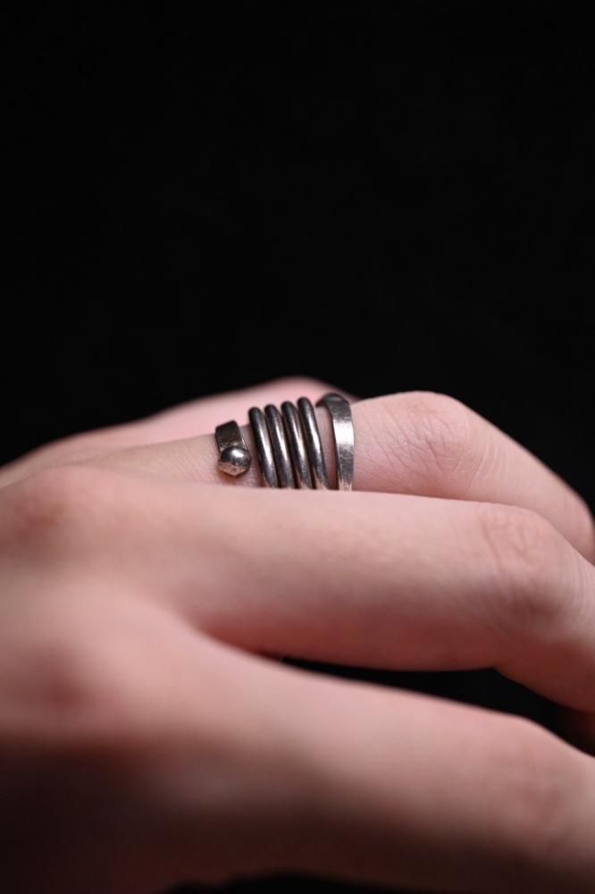 Vintage spring design silver ring