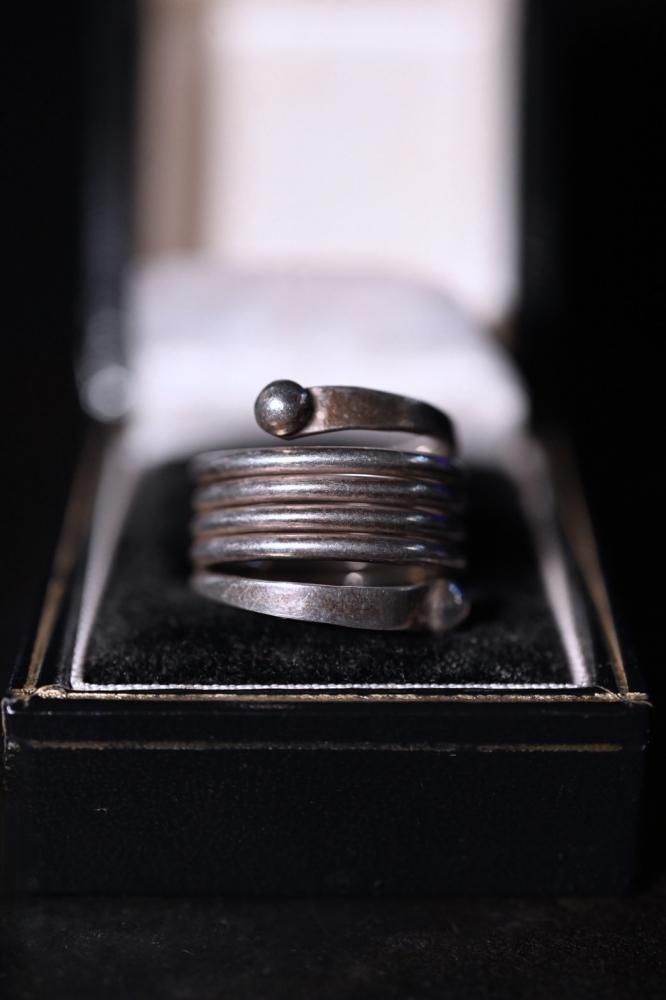 Vintage spring design silver ring