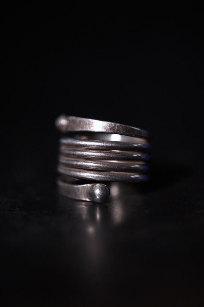 Vintage spring design silver ring