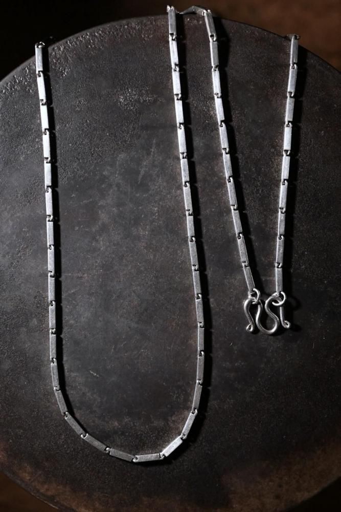 Vintage modern design chain necklace