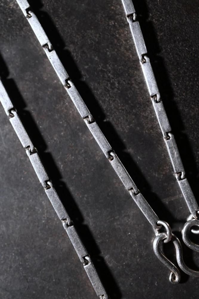 Vintage modern design chain necklace