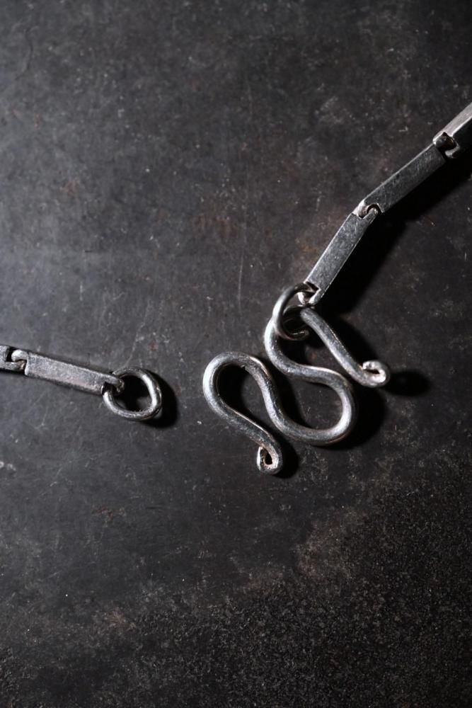 Vintage modern design chain necklace