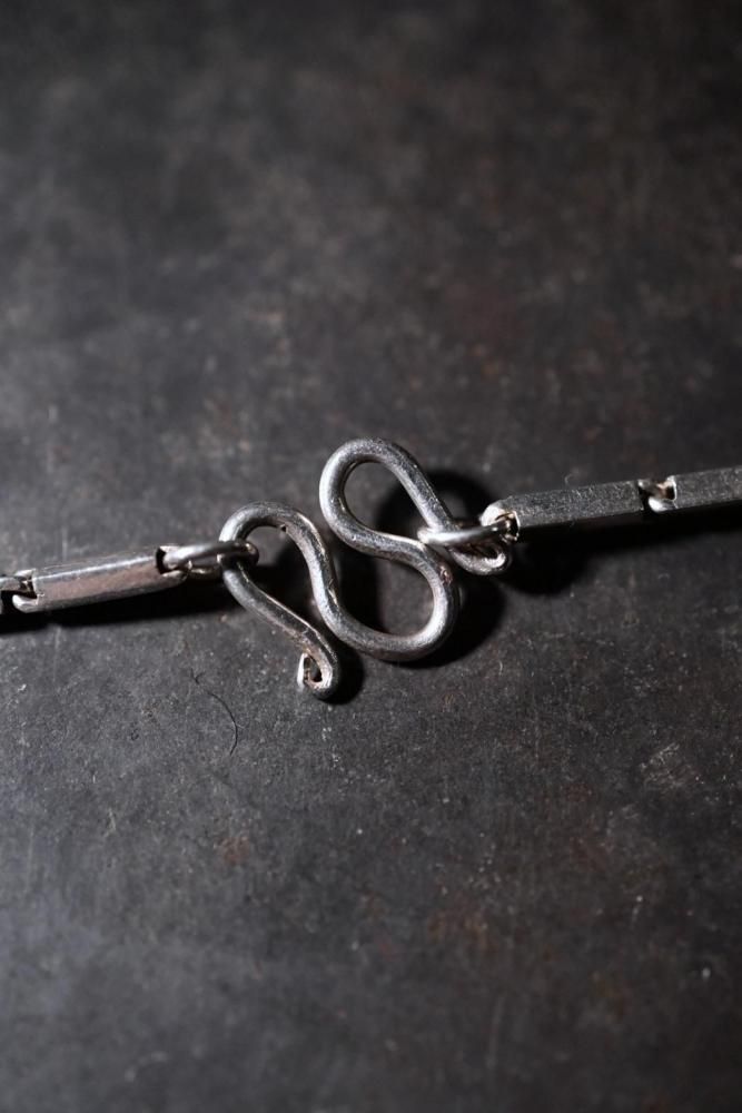 Vintage modern design chain necklace