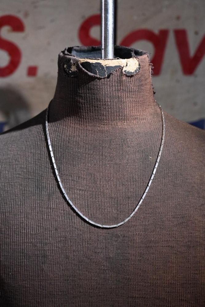 Vintage modern design chain necklace