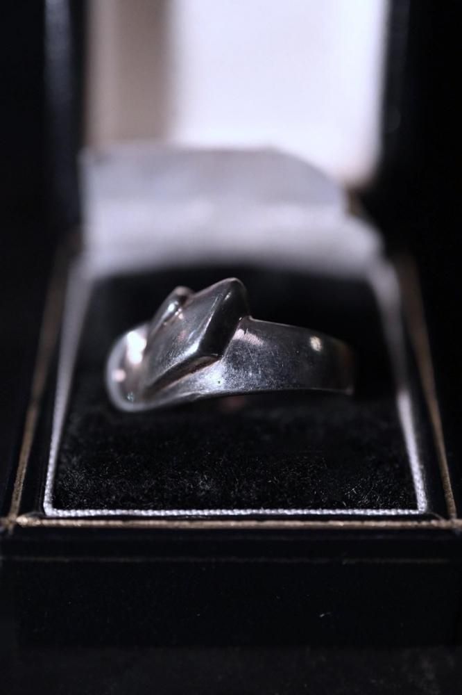 Vintage modern silver ring 16