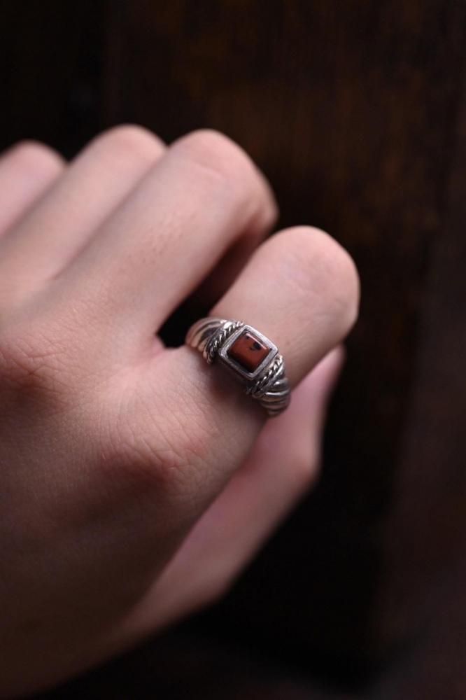 Vintage silver �� red stone ring 16��