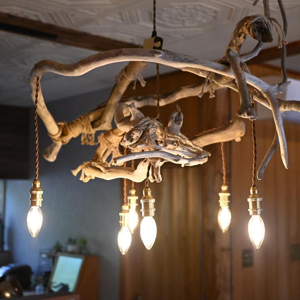 流木が絡んだインパクトがあるペンダントライト | 6灯772