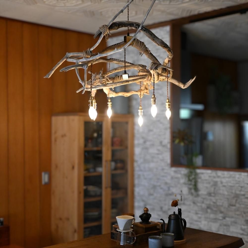 流木が絡んだインパクトがあるペンダントライト | 6灯772